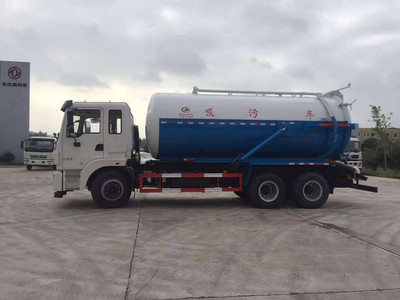 洒水车 城市街道的流动清道夫