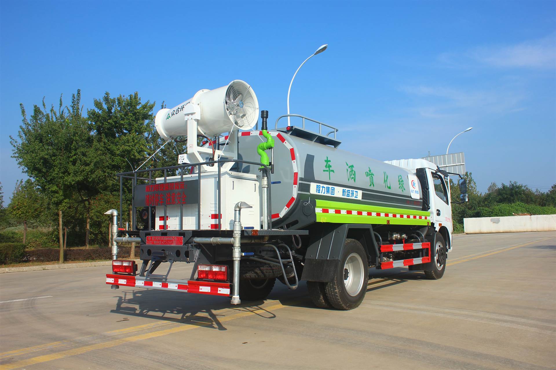 国六8吨洒水车 东风洒水车与环卫消防车的卓越制造商——程力集团